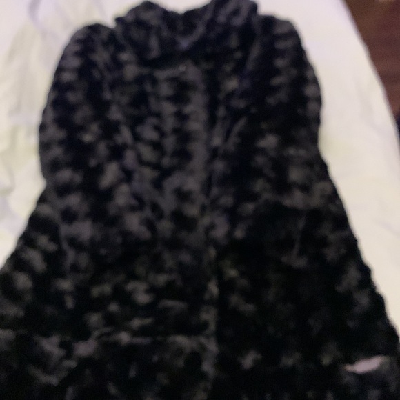 Girls black super soft fancy warm coat 6x and in excellent condition. - Picture 7 of 7